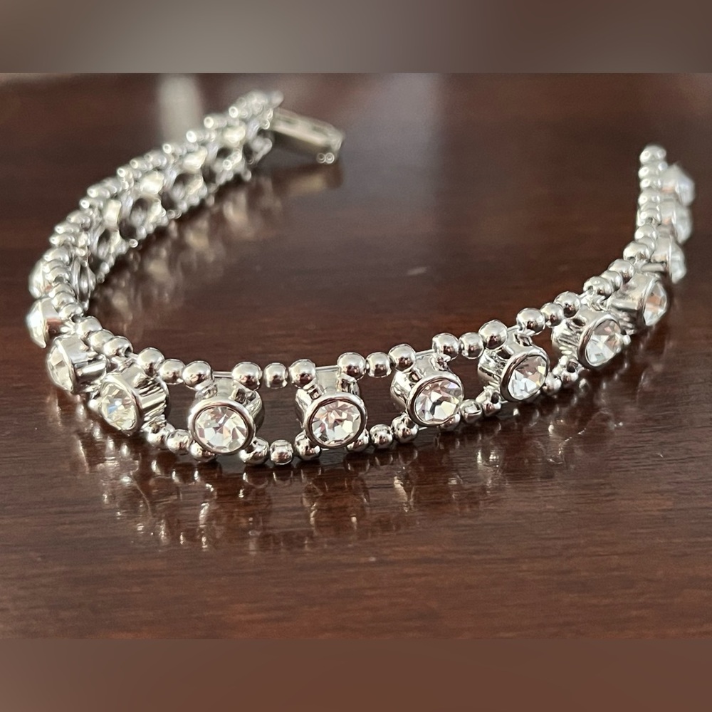 Elegant Silver Bracelet with Crystal Accents